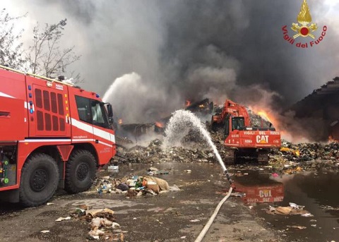 incendio_pomezia__sequestrato_l_impianto_eco_x__arpa__polveri_sottili_tre_volte_superiori_ai_limiti