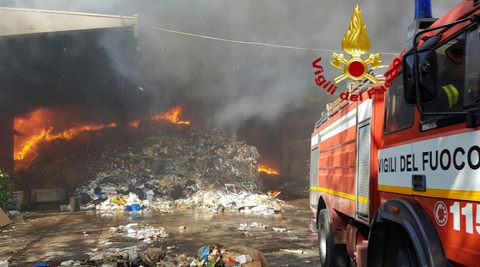 incendio_pomezia_della_eco_x